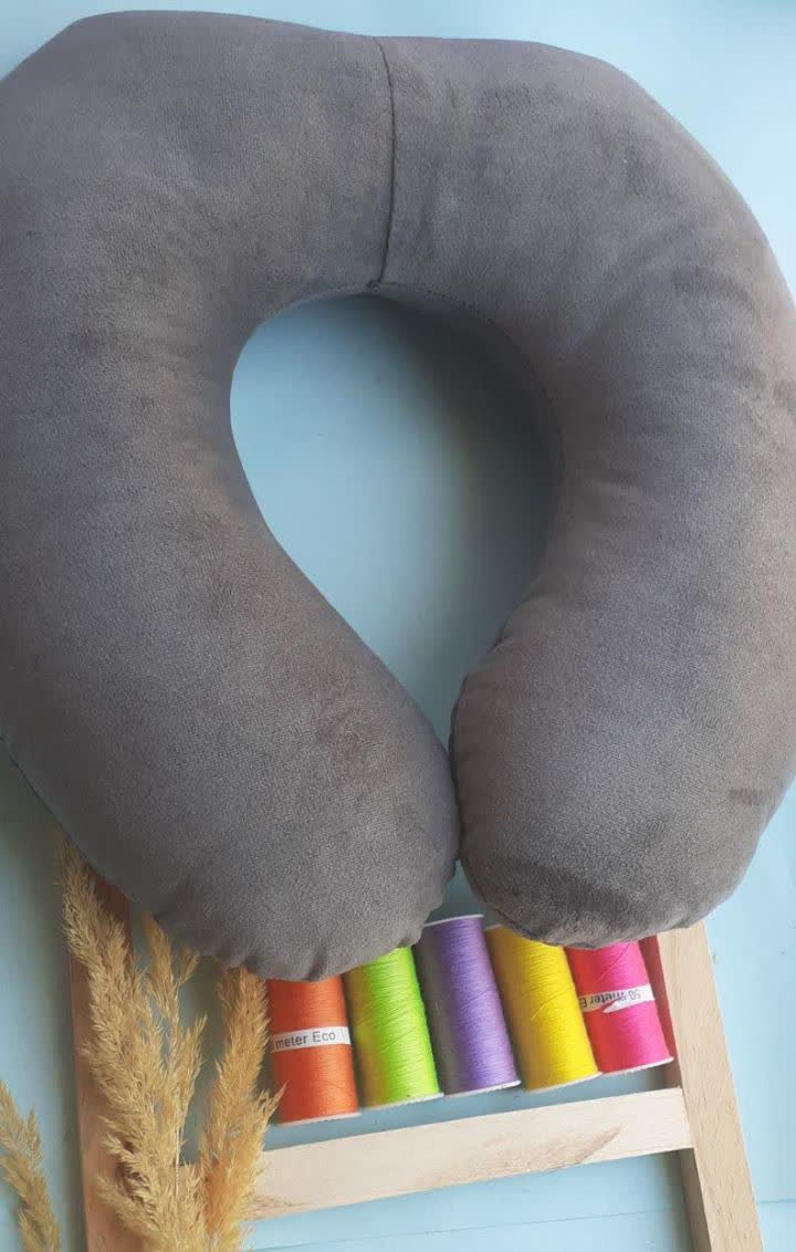 بالش گردنی مناسب کار اداری بالش گردنی برای استفاده در محیط کار و پشت میز