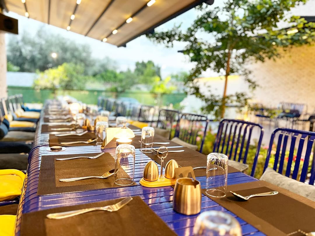 رستوران در جاده دریا ساری