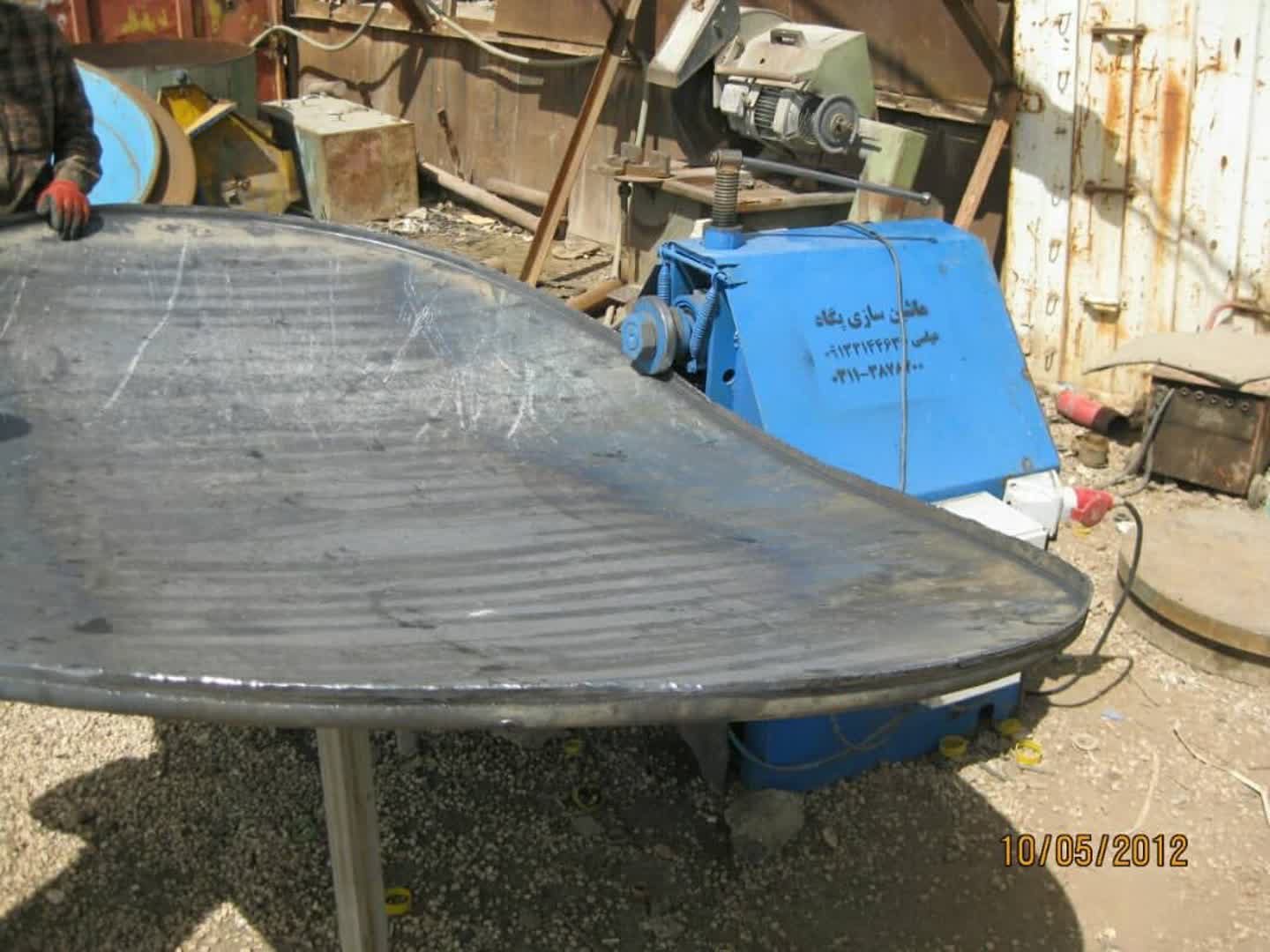 لبه زن عدسی