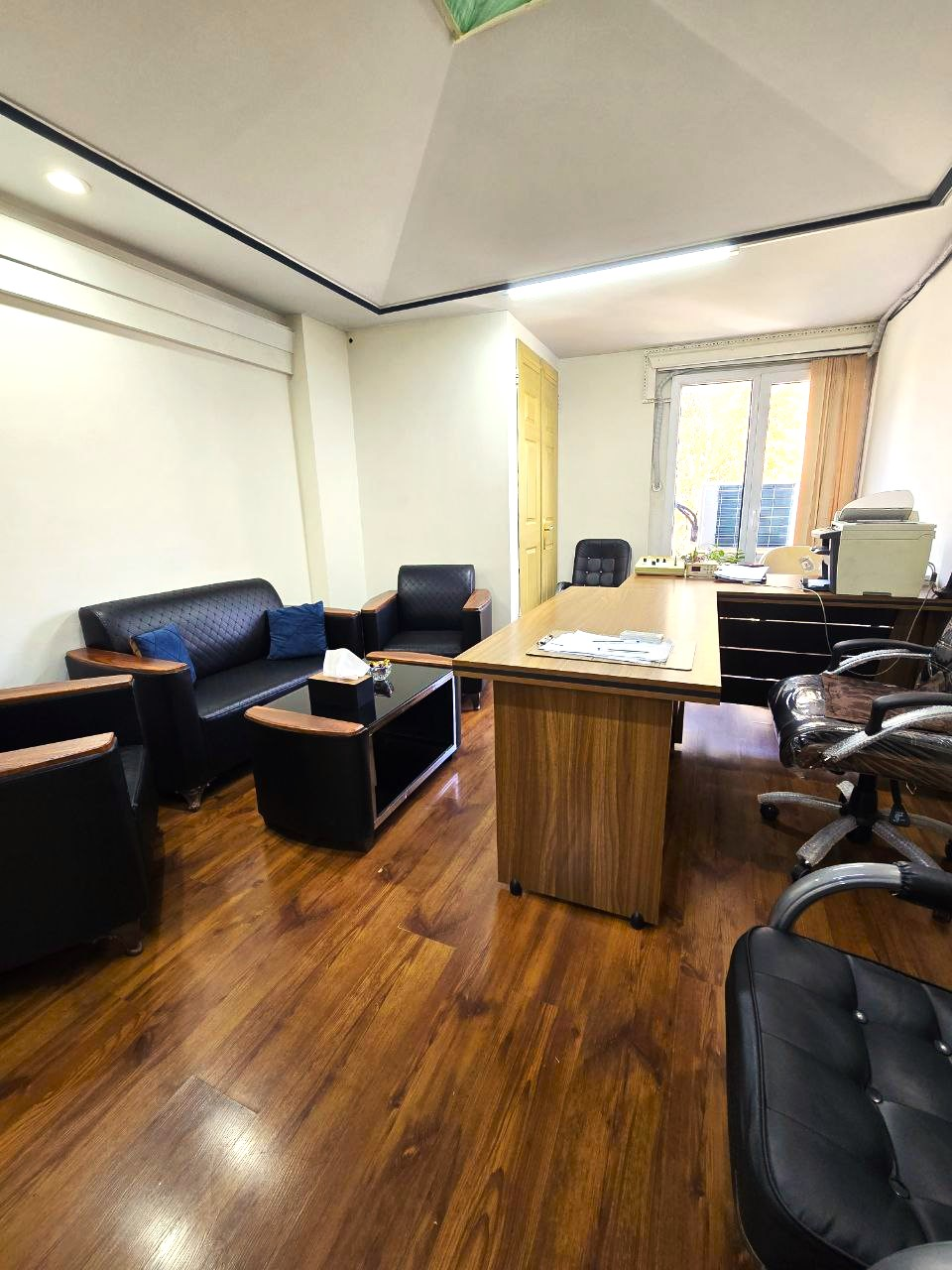 اتاق مشاوره دوم کلینیک روان‌شناسی دکتر فرزانه پیرمرادی برای بررسی و انجام آزمون‌های روان‌شناختی