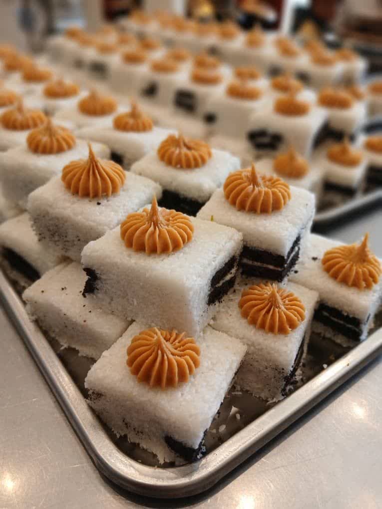 شیرینی فروشی در منطقه 22 تهران