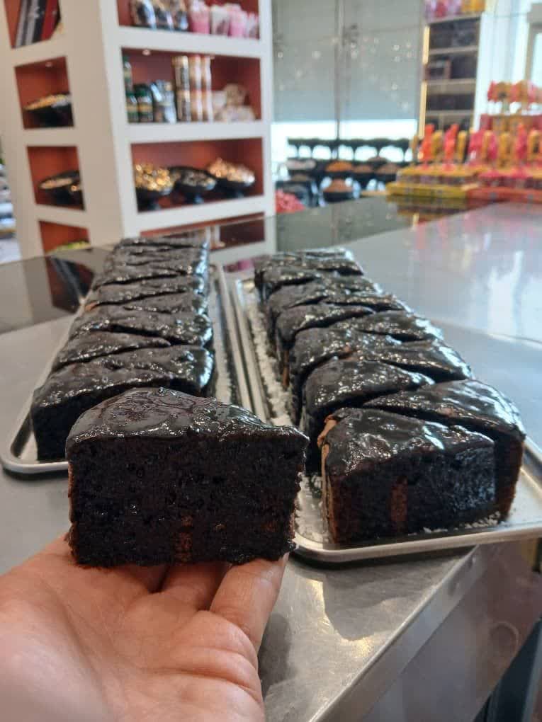 شیرینی فروشی در منطقه 22 تهران