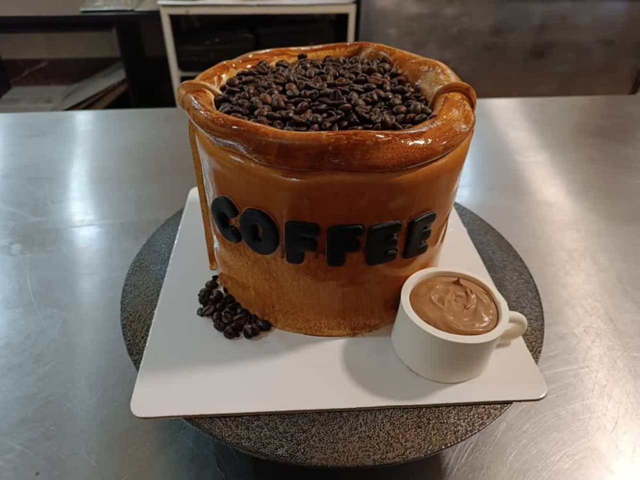 شیرینی فروشی در منطقه 22 تهران