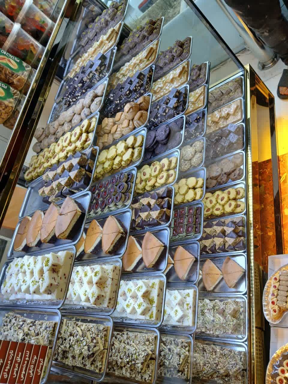 شیرینی فروشی در منطقه 22 تهران