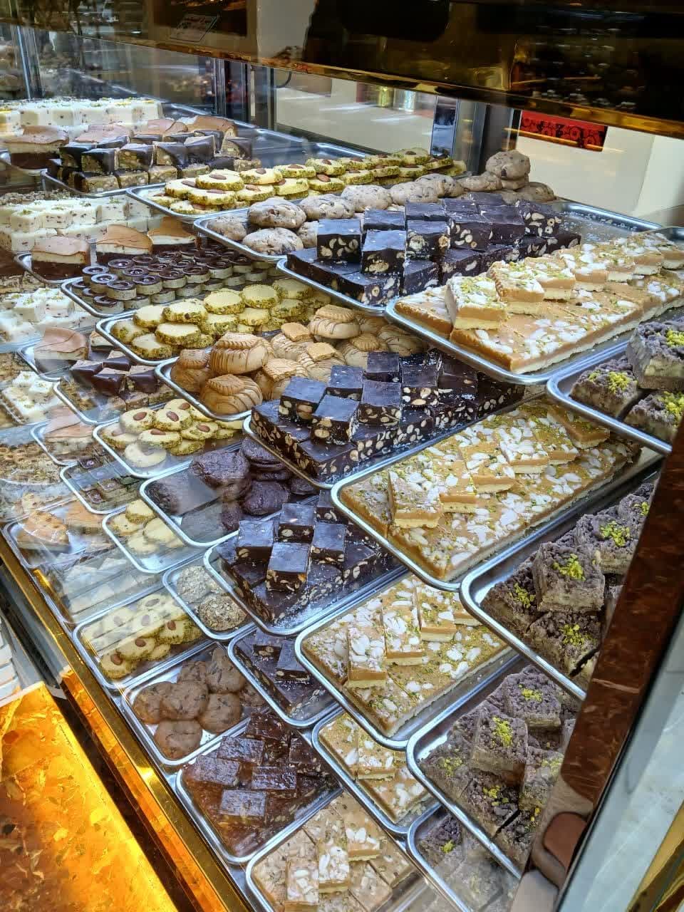 شیرینی فروشی در منطقه 22 تهران