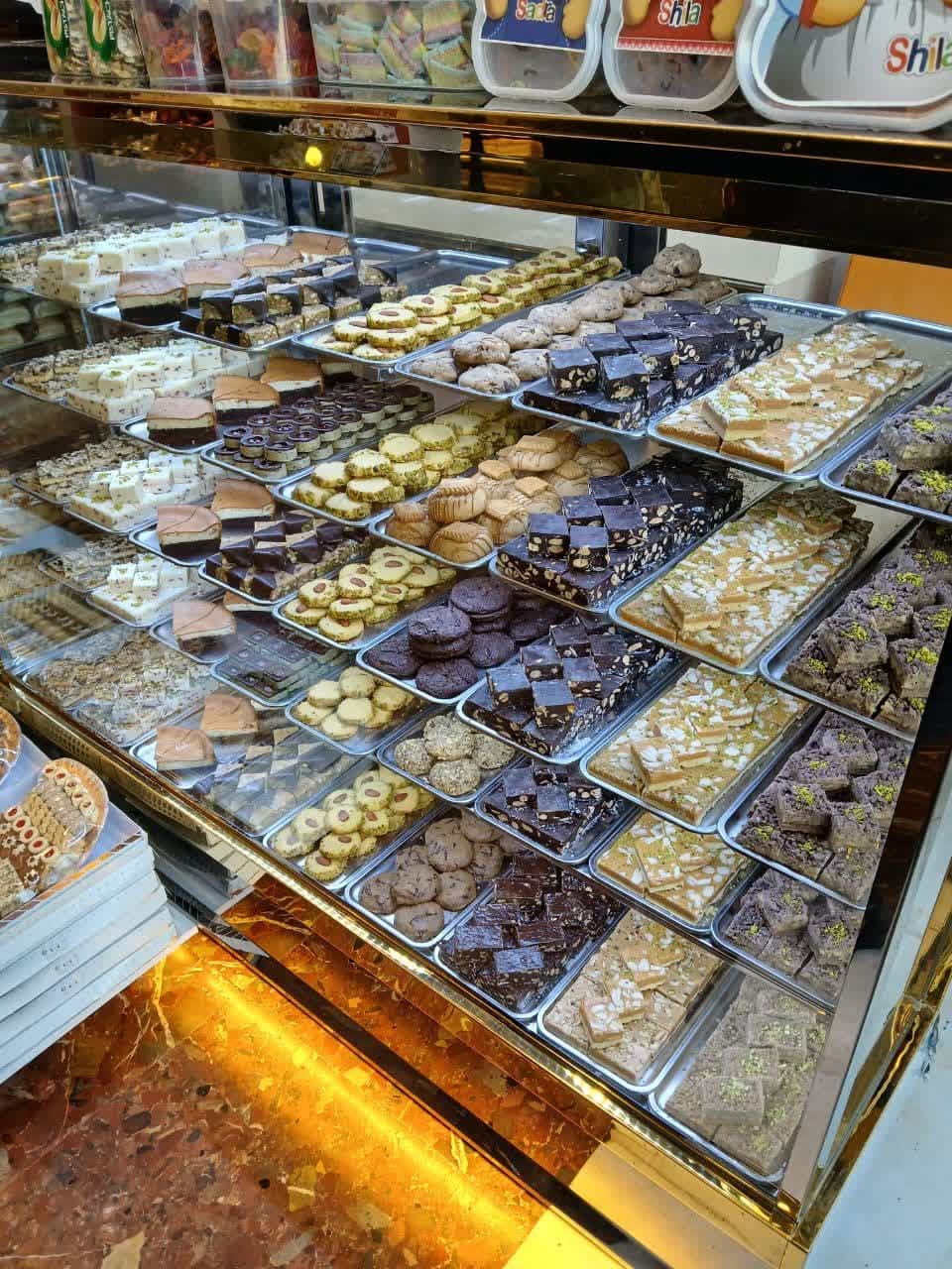 شیرینی فروشی در منطقه 22 تهران