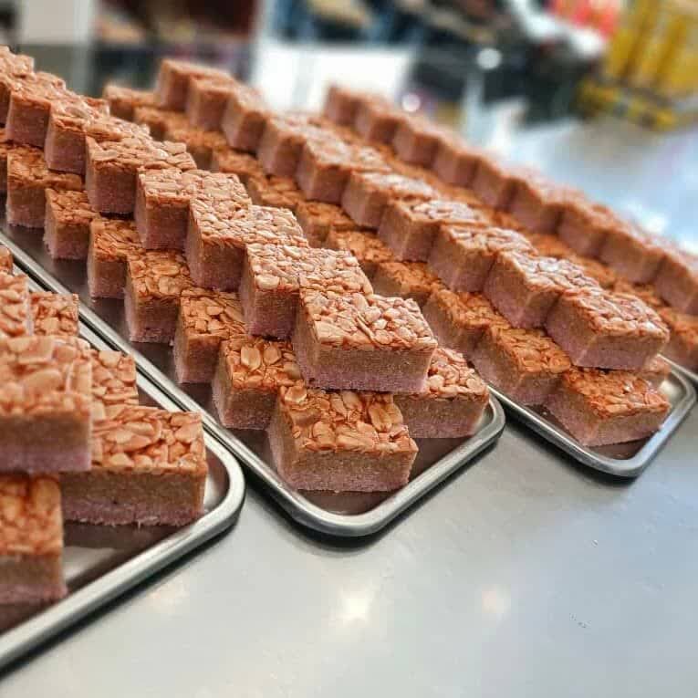 شیرینی فروشی در منطقه 22 تهران