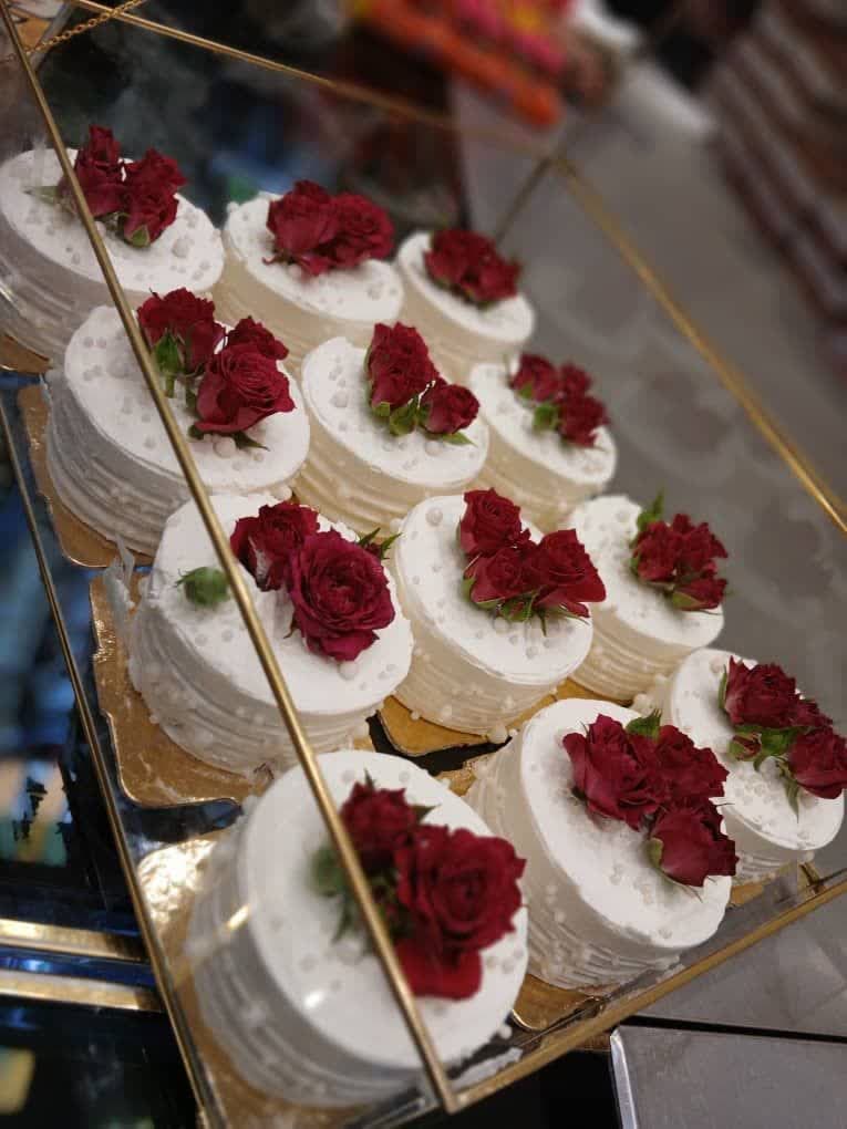 شیرینی فروشی در منطقه 22 تهران