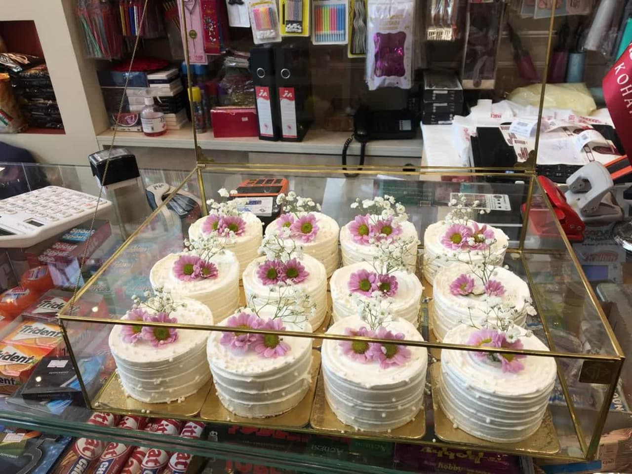 شیرینی فروشی در منطقه 22 تهران