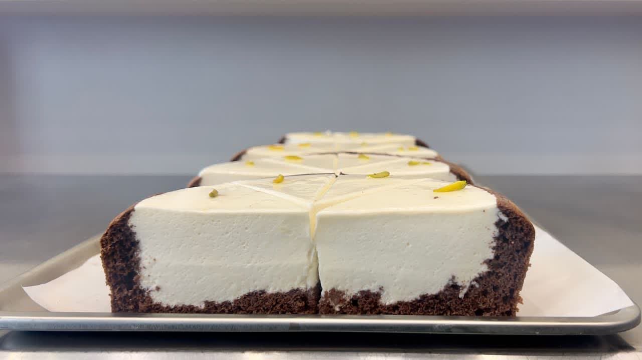 شیرینی فروشی در منطقه 22 تهران