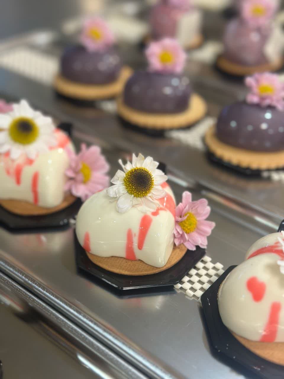 شیرینی فروشی در منطقه 22 تهران