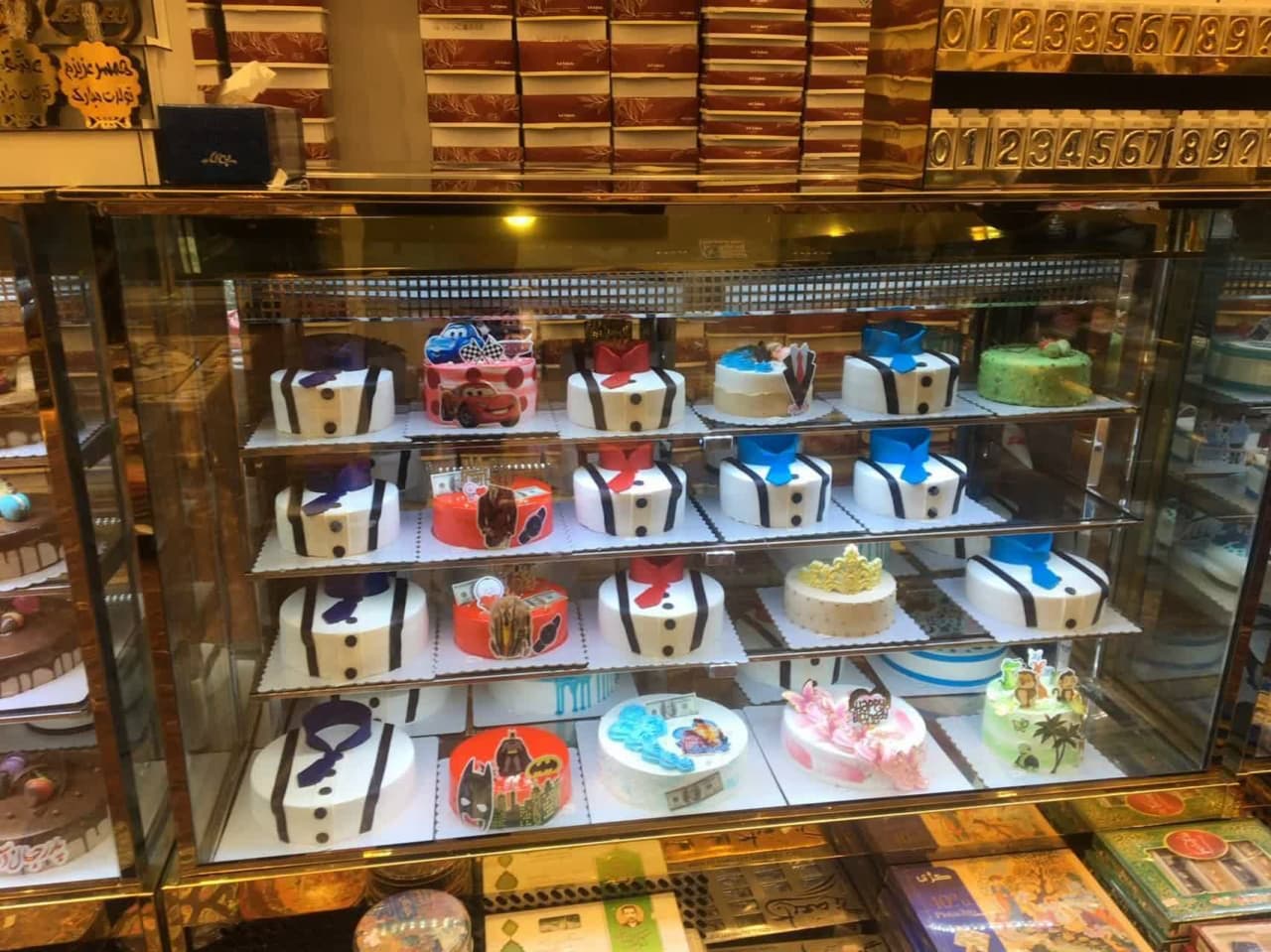 شیرینی فروشی در منطقه 22 تهران