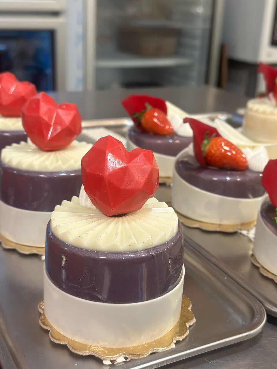 شیرینی فروشی در منطقه 22 تهران