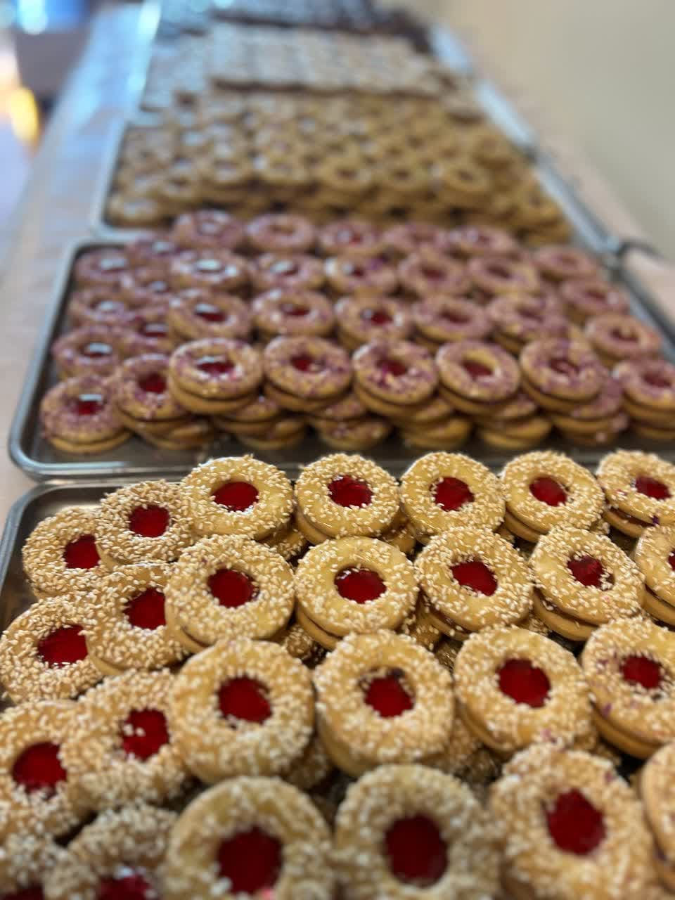 شیرینی فروشی در منطقه 22 تهران