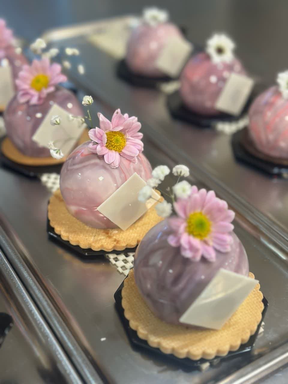 شیرینی فروشی در منطقه 22 تهران