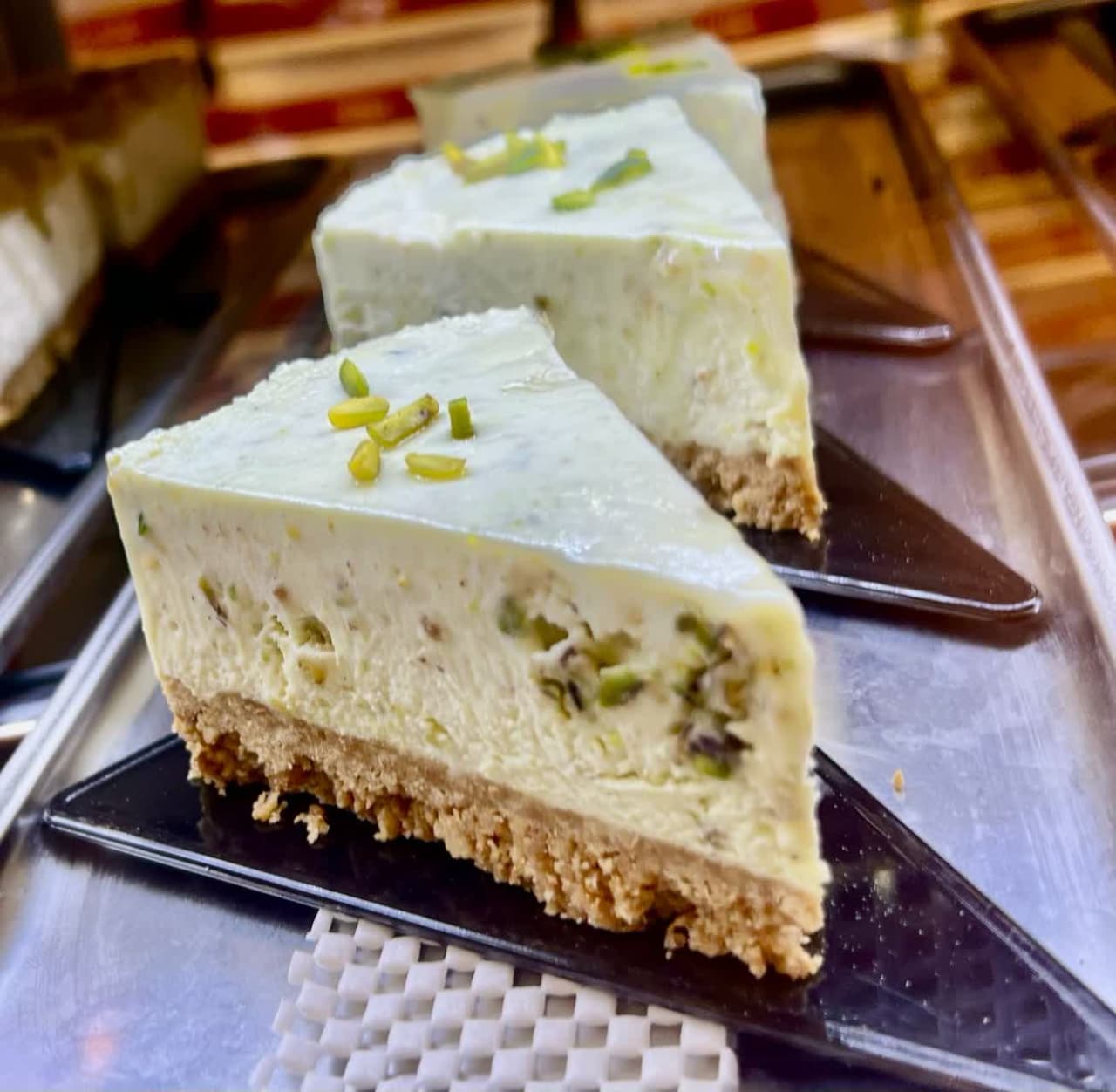 شیرینی فروشی در منطقه 22 تهران