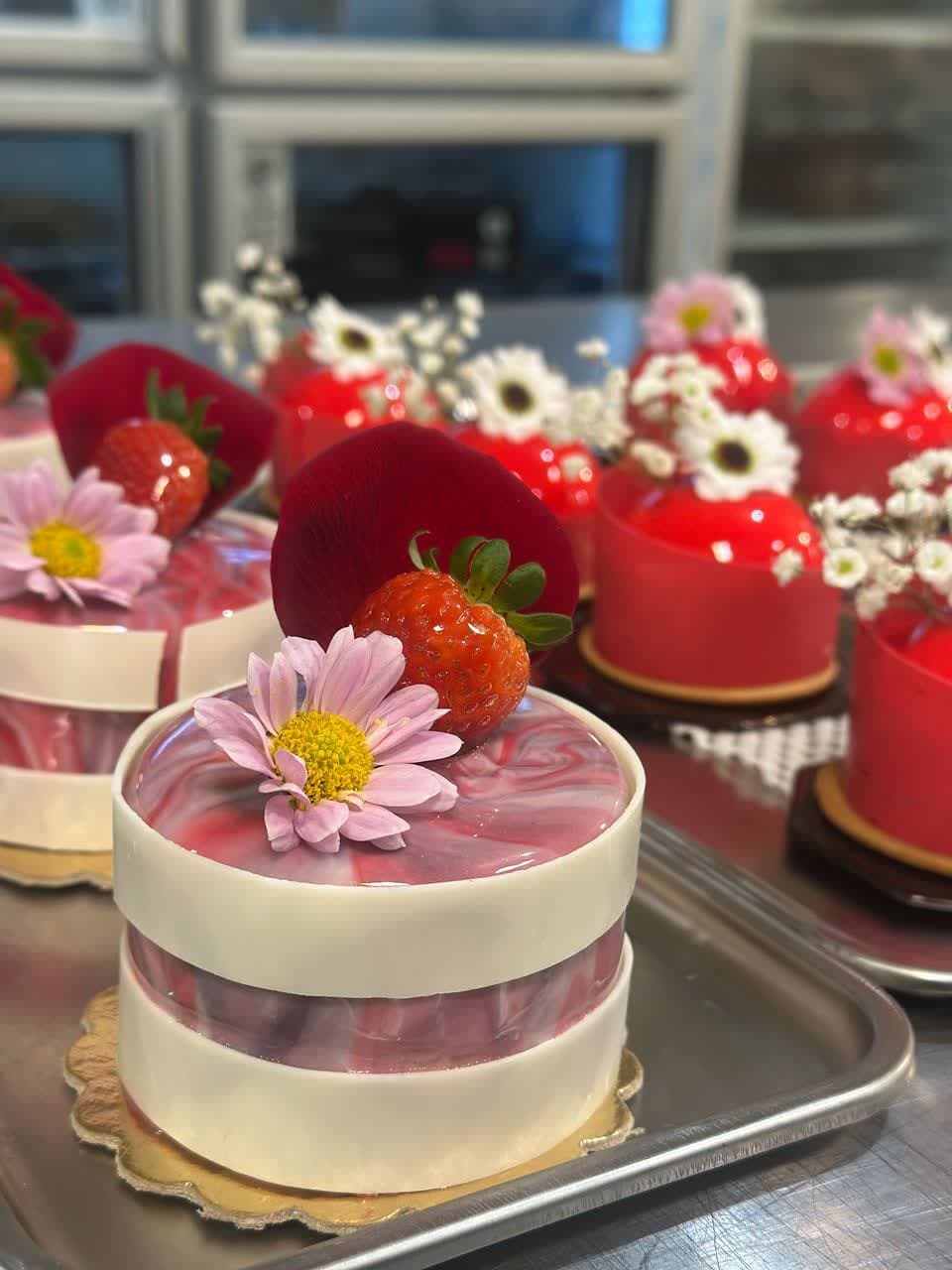 شیرینی فروشی در منطقه 22 تهران