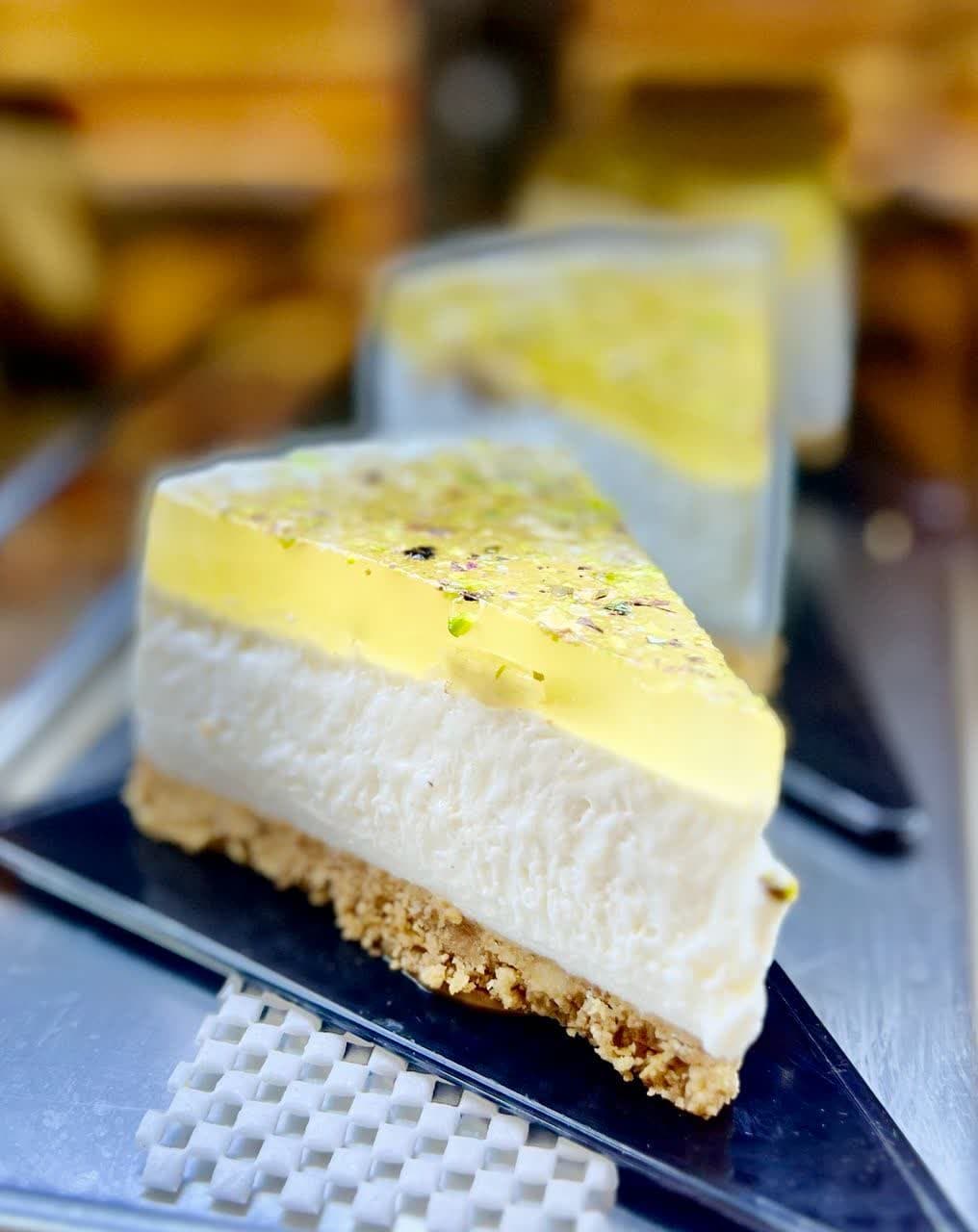 شیرینی فروشی در منطقه 22 تهران