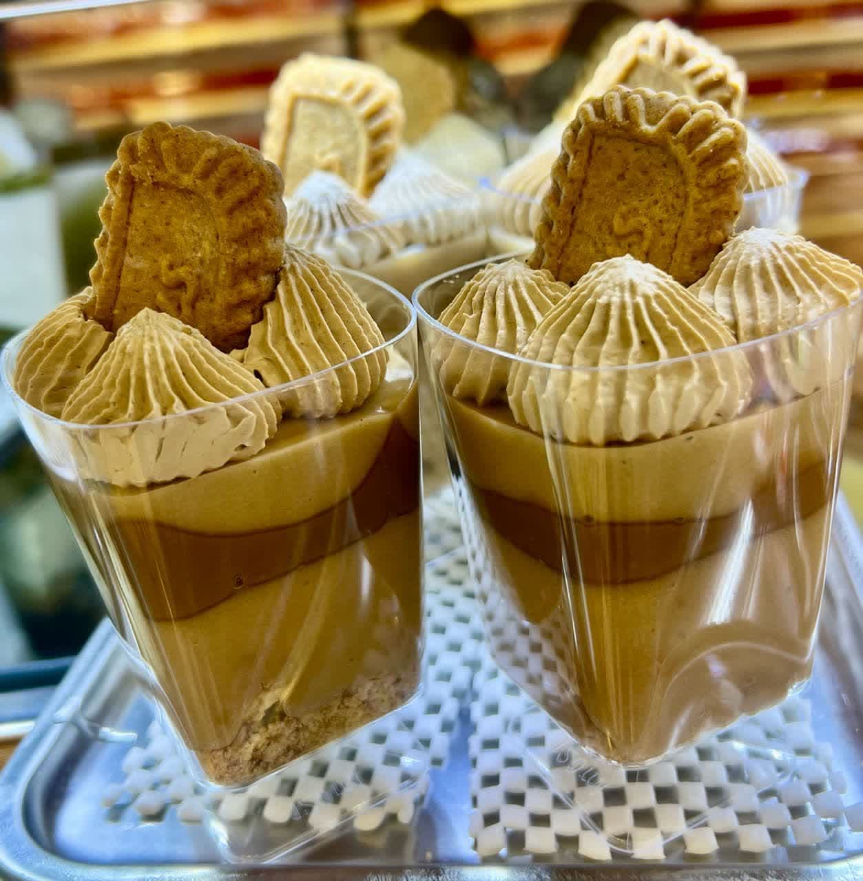 شیرینی فروشی در منطقه 22 تهران