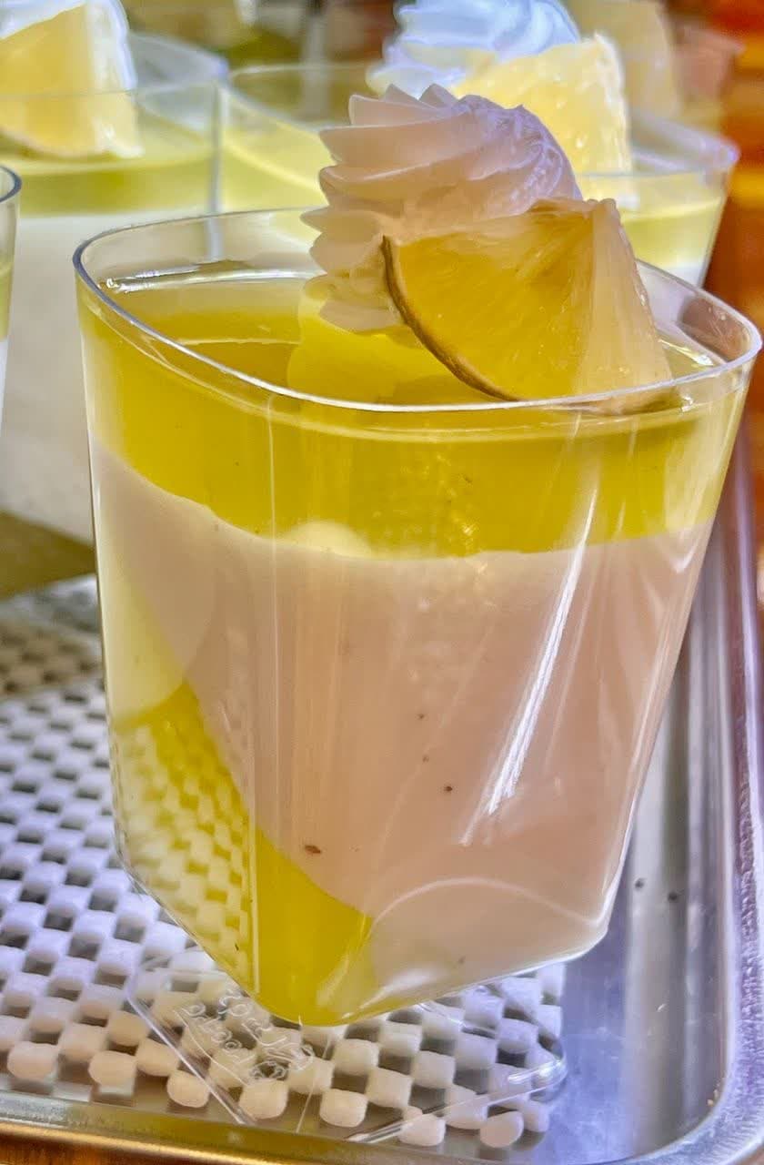 شیرینی فروشی در منطقه 22 تهران