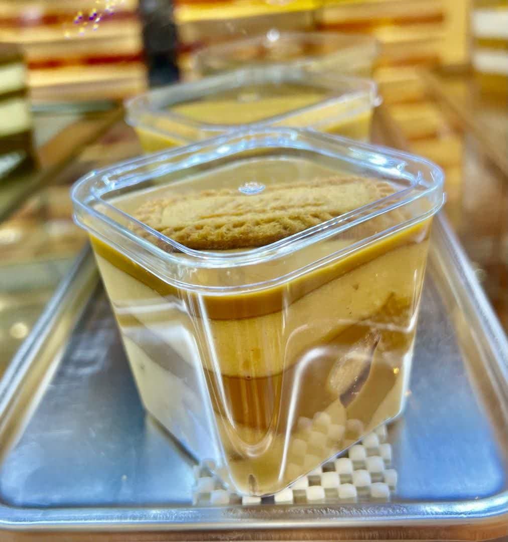 شیرینی فروشی در منطقه 22 تهران