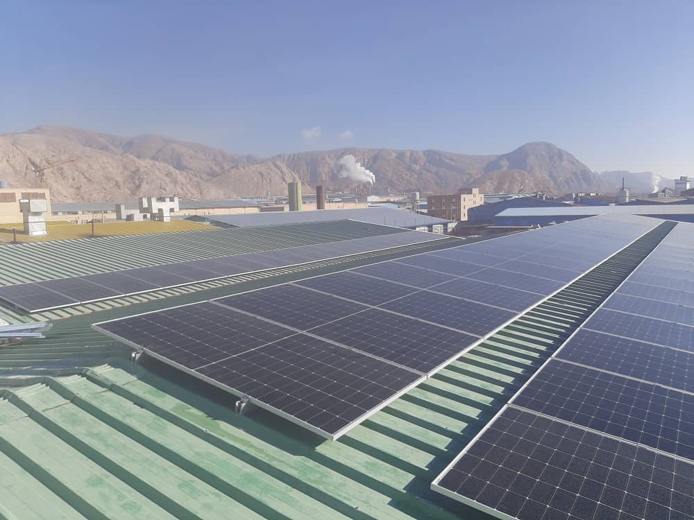 پنل خای خورشیدی نیروگاه