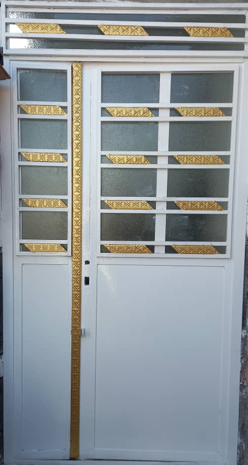 رنگ و روغن درب و پنجره حسینی زاده