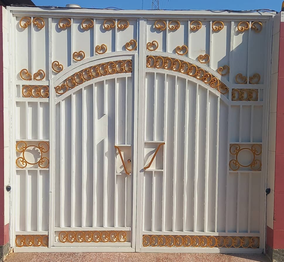 رنگ و روغن درب و پنجره حسینی زاده