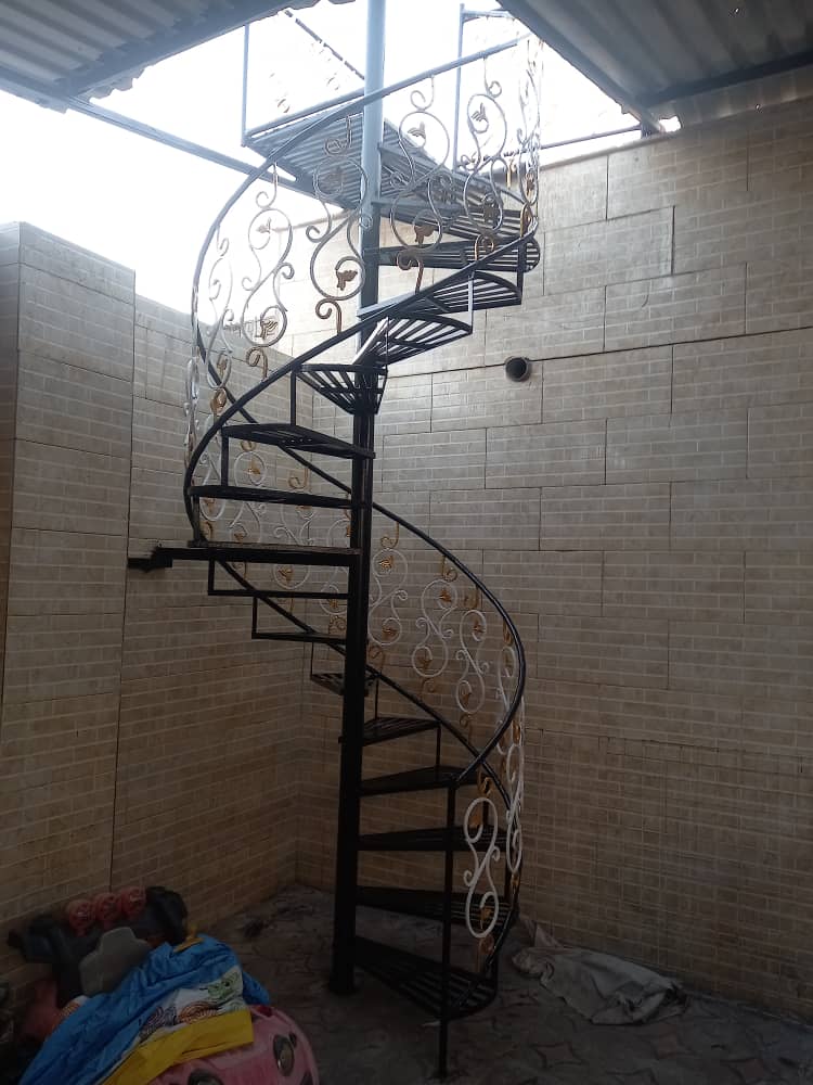 رنگ و روغن درب و پنجره حسینی زاده