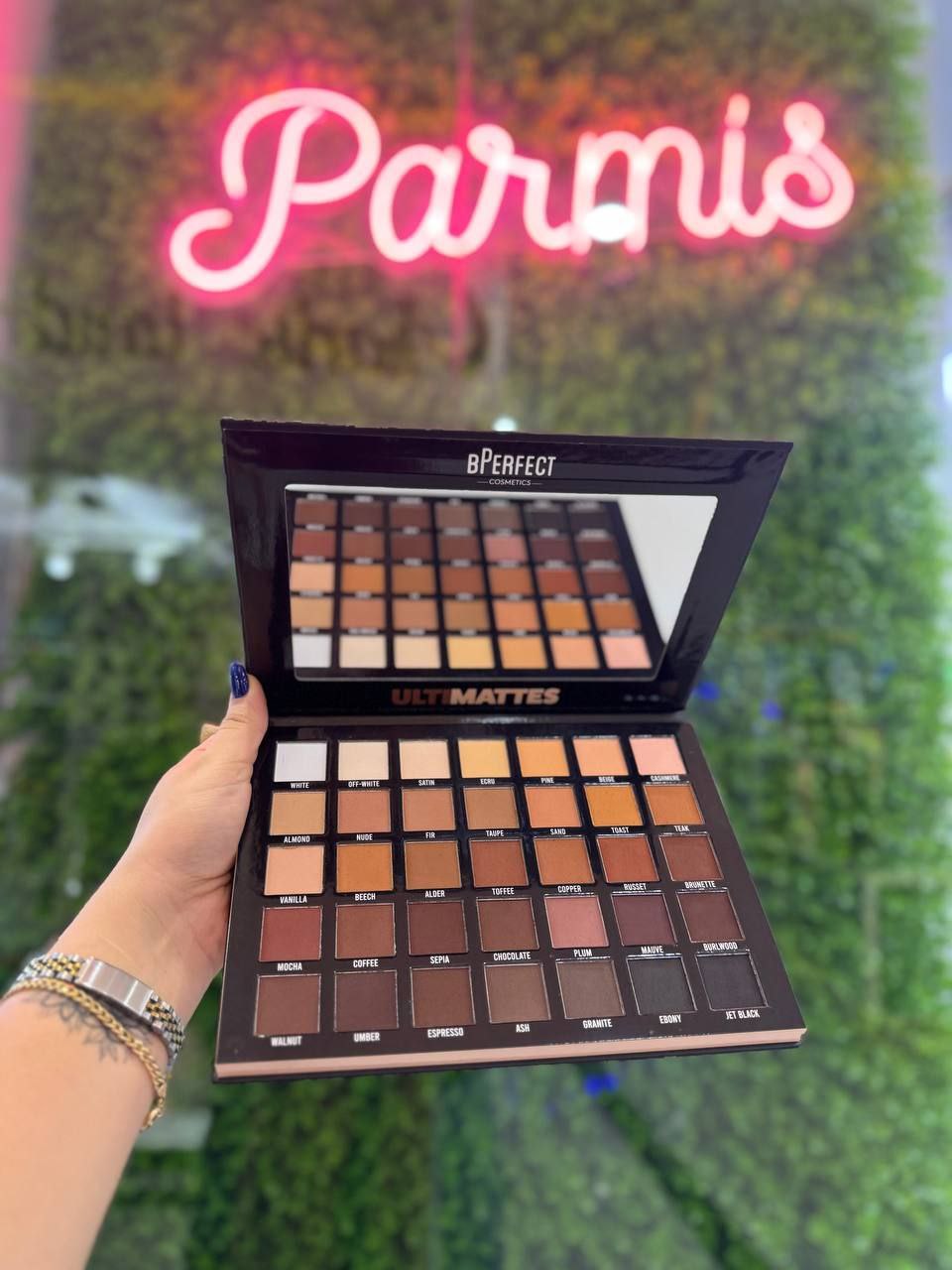 گالری پارمیس محمودی در قروه