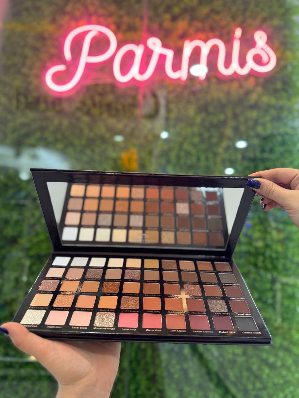 گالری پارمیس محمودی در قروه