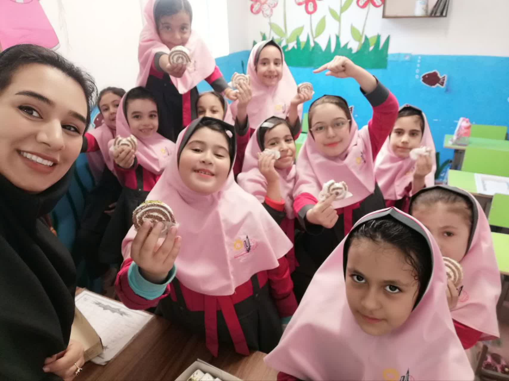 معلمان متخصص و دلسوز در بهترین مدرسه دخترانه اصفهان