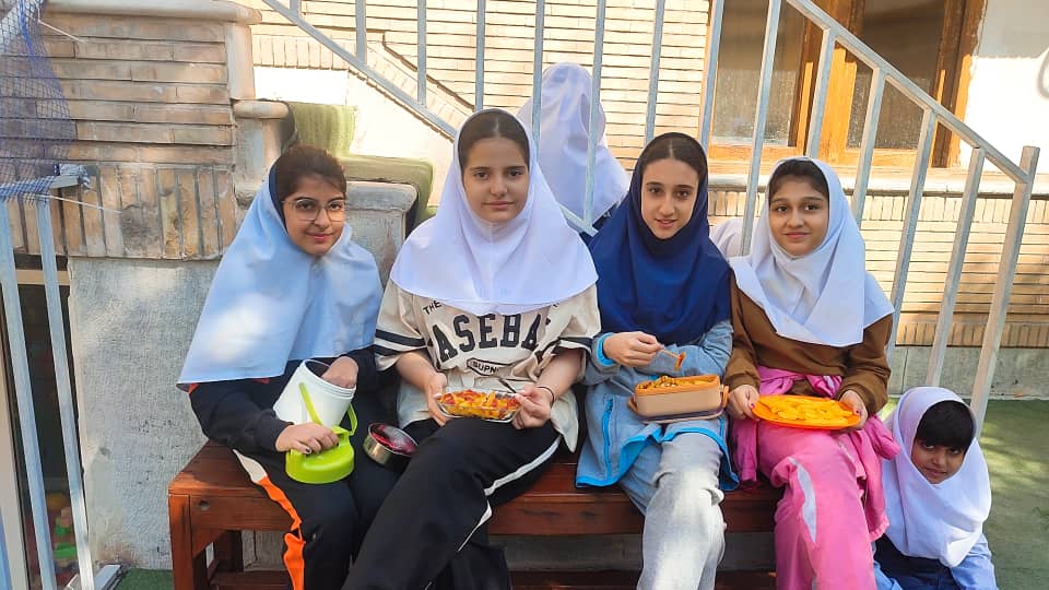 دبستان دخترانه  گلهای توانا