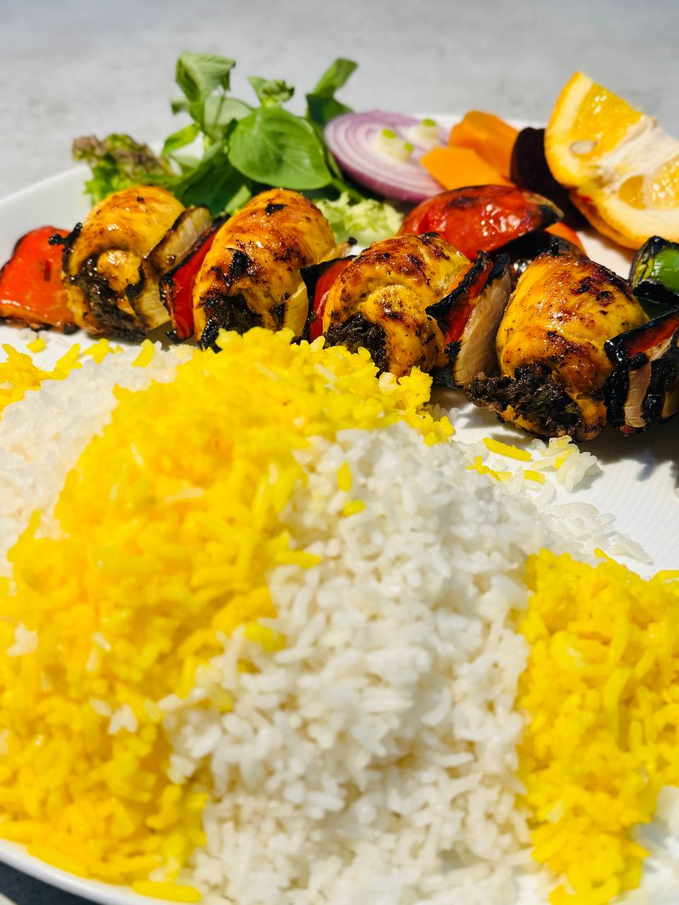رستوران سنتی در بروجن