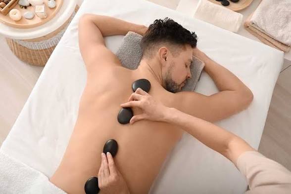 ماساژ سنگ داغ در اصفهان