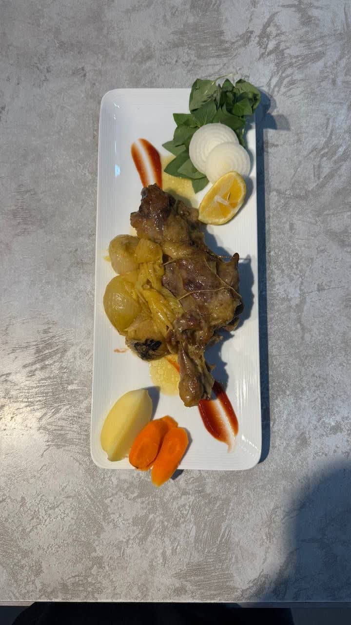 رستوران کبابی با فضای سنتی در بروجن