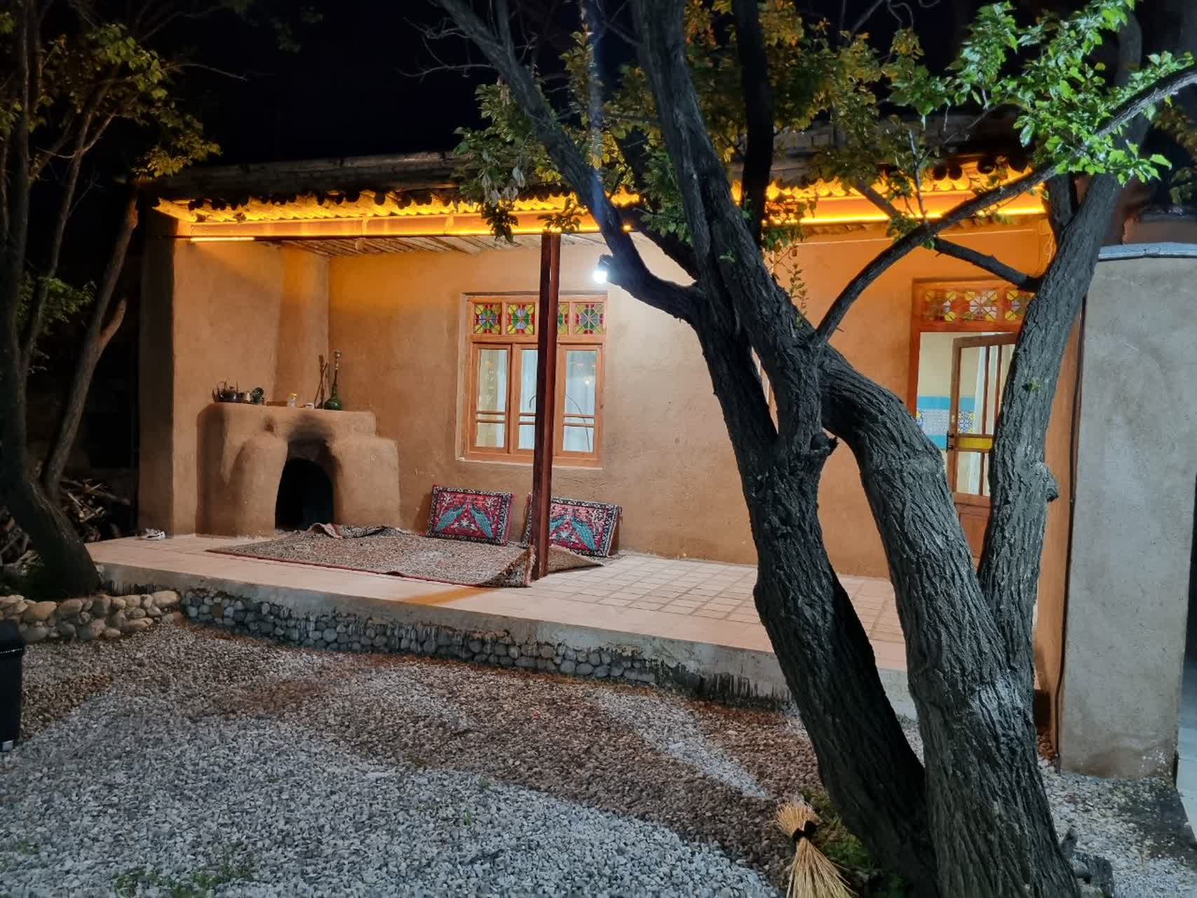 بومگردی ایران بانو