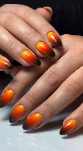 سالن کاشت ناخن در اصفهان