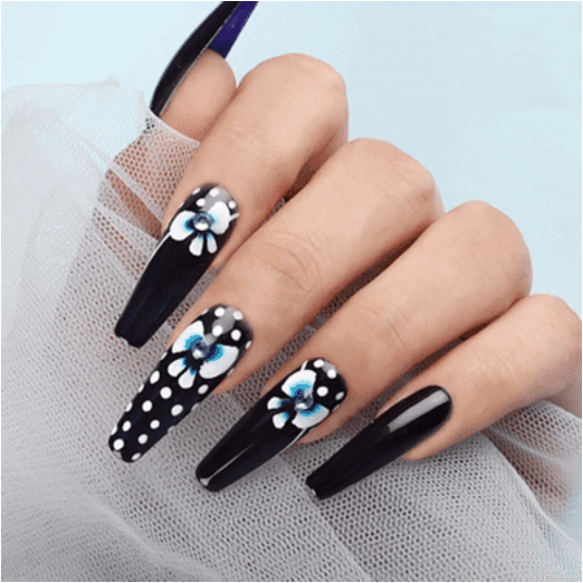 سالن کاشت ناخن در اصفهان