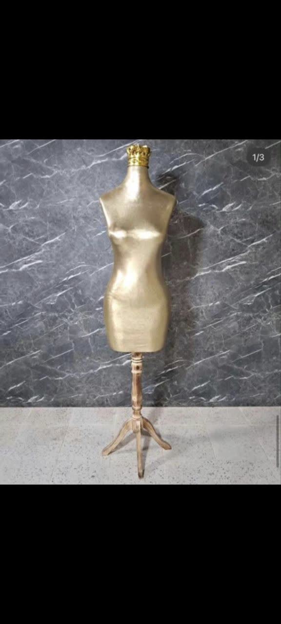 Display mannequin for women's clothing
