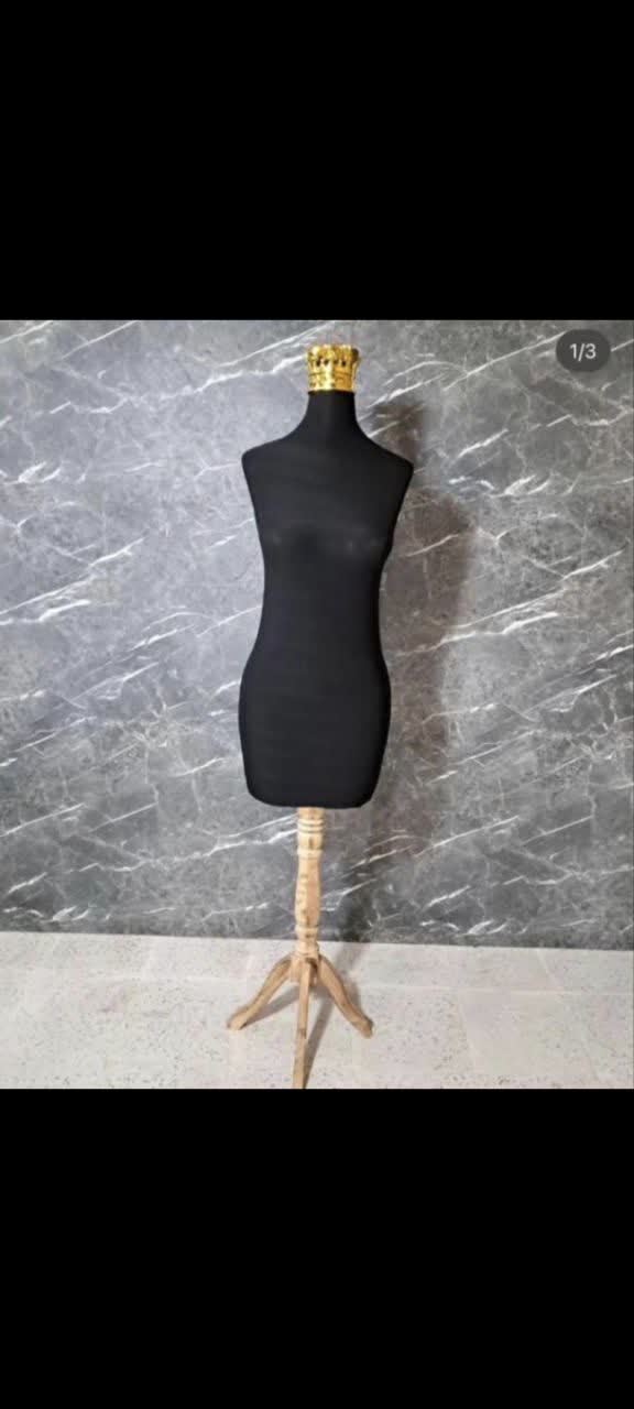 Display mannequin for clothing shows