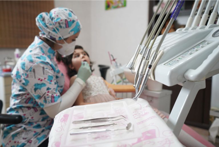دندانپزشک متخصص کودکان در تهران