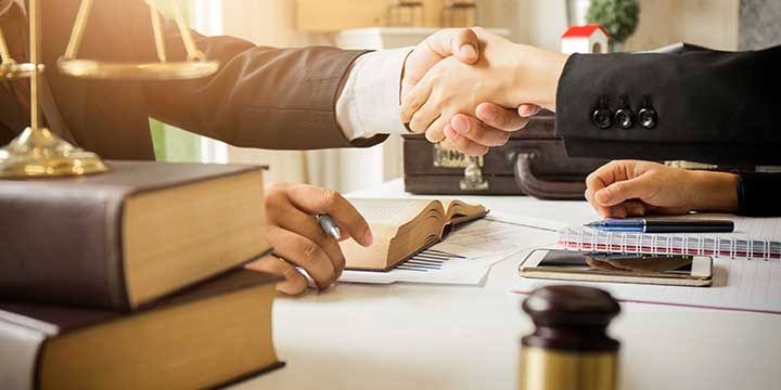 وکیل قرارداد های مالی