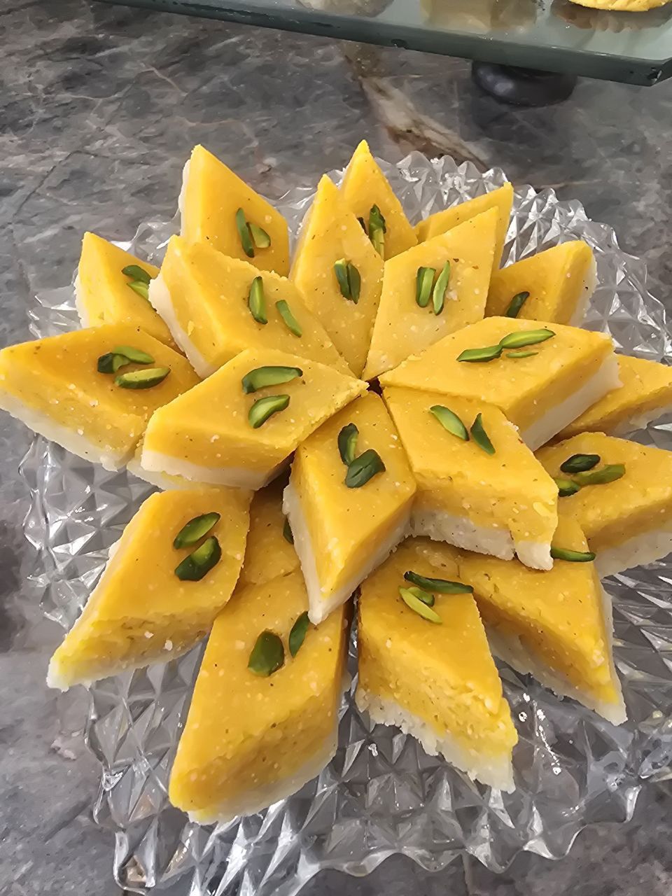 آموزش شیرینی سنتی و مدرن در اصفهان