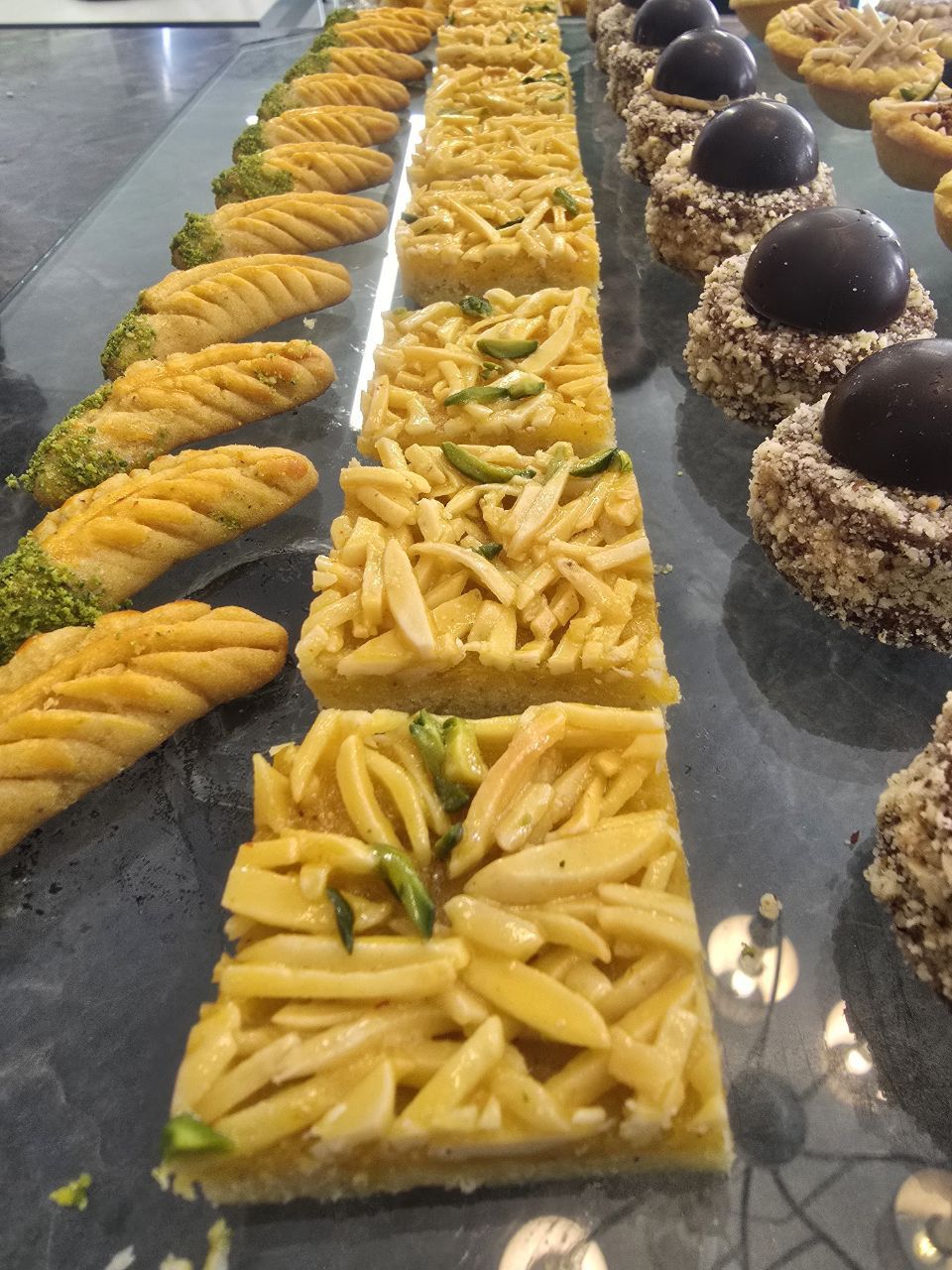 آموزش شیرینی سنتی و مدرن در اصفهان