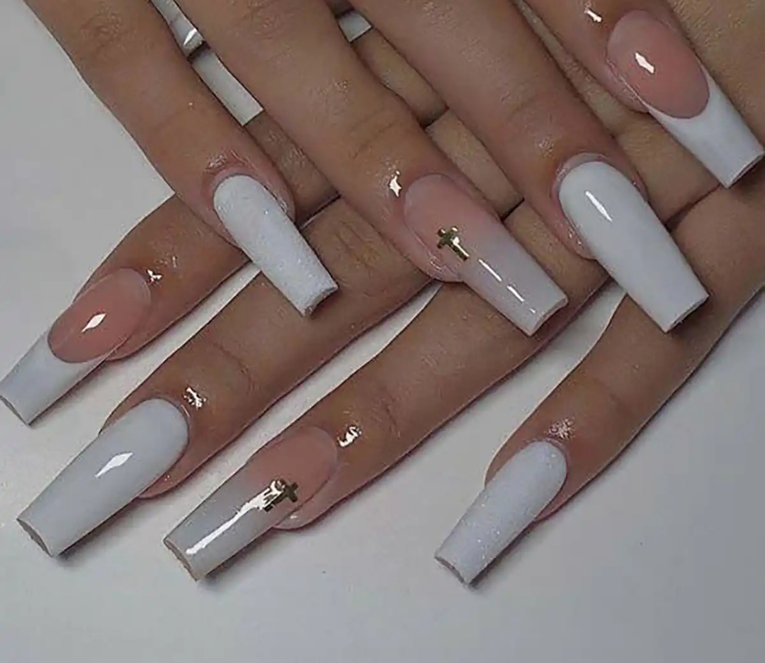 کاشت ناخن در اصفهان