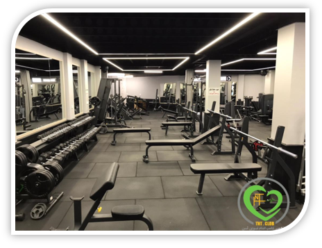  فضای داخلی باشگاه بدنسازی مردانه در سعادت آباد