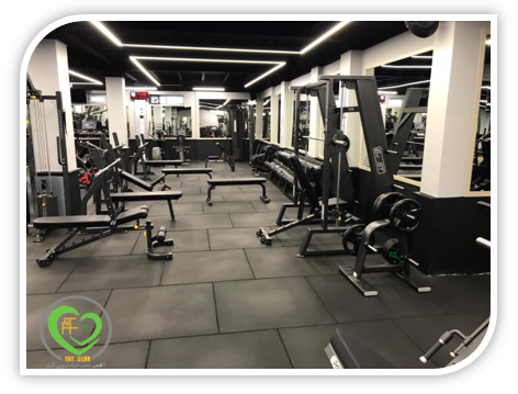 باشگاه بدنسازی مردانه در آسمان