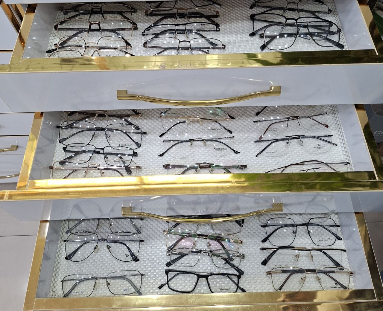  عینک مهدی در  ساری