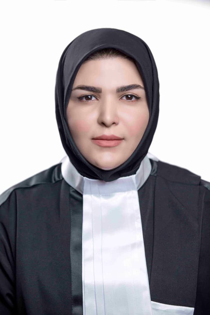 خانم معصومه واحدی،وکیل دعاوی حرفه ای